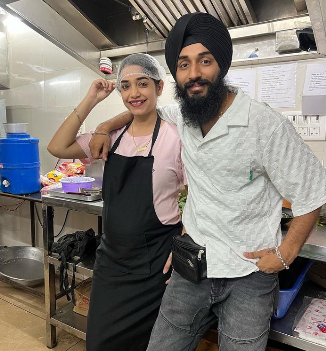 Kulhad Pizza couple