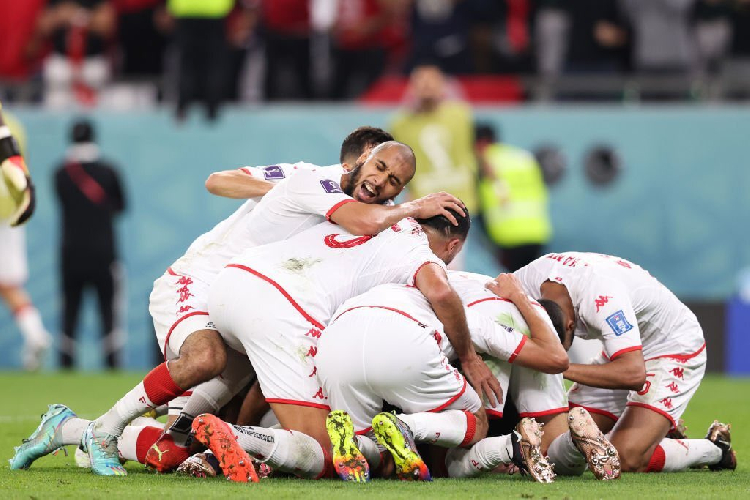 La Tunisie a surpris la France, championne du monde, mais n’a pas réussi à se qualifier.  Le Danemark a été éliminé de la Coupe du monde après une défaite choc contre l’Australie